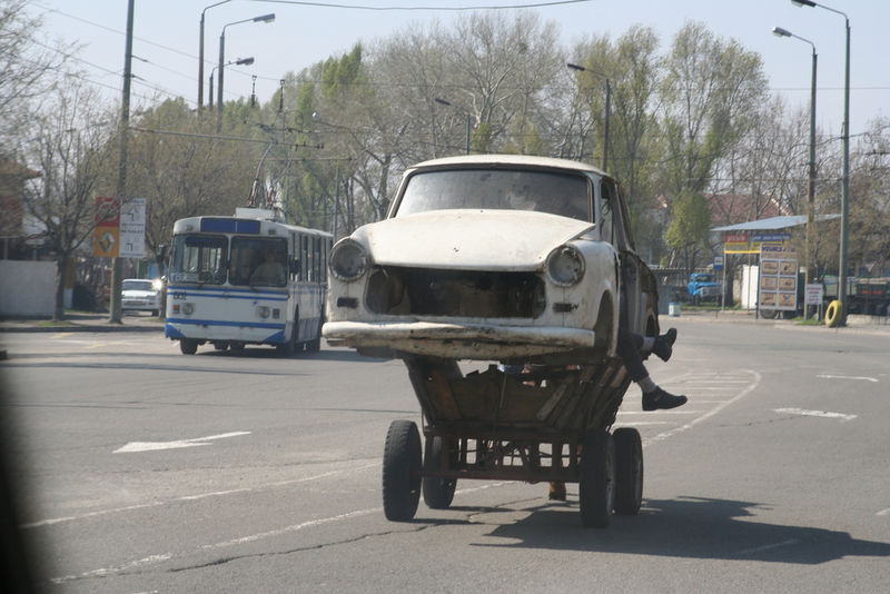 800px-Burgas_trolleybus_and_old_trabant.jpg